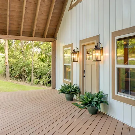 Serene Kentucky Cabin With Fireplace And Fire Pit!